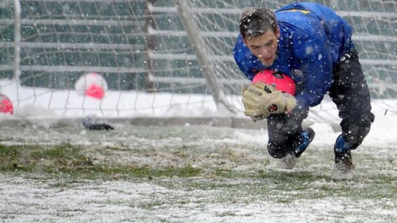 winter goalkeeper training