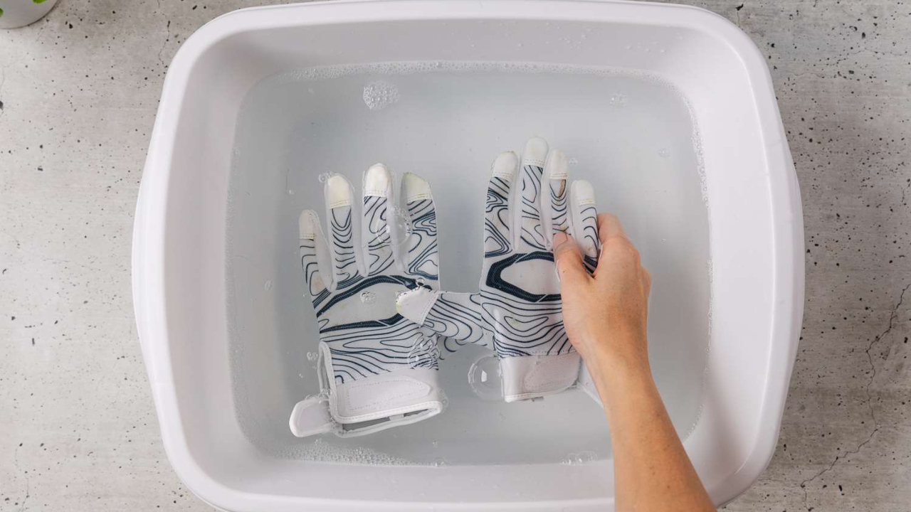 wash football gloves